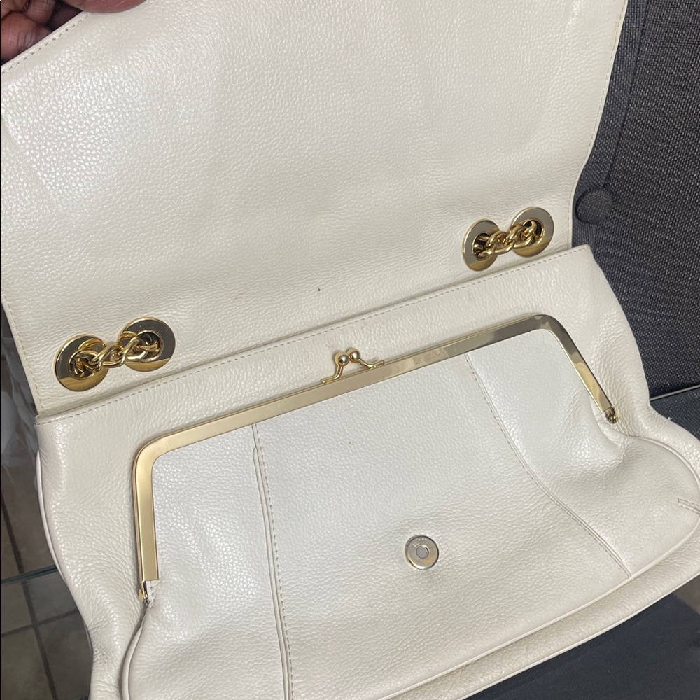 MCM Cream Leather Shoulder Bag with Gold Chain - Picture 4 of 7